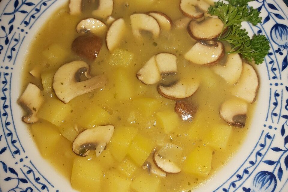 Wiener Kartoffelsuppe mit Pilzen