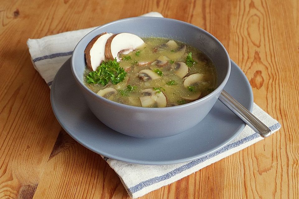 Wiener Kartoffelsuppe mit Pilzen