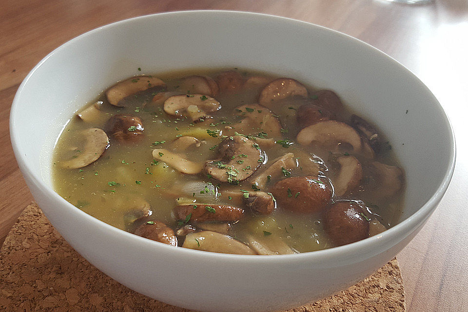 Wiener Kartoffelsuppe mit Pilzen