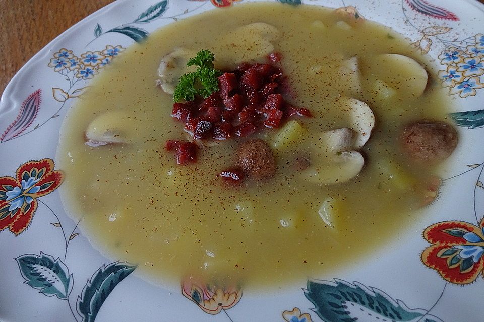 Wiener Kartoffelsuppe mit Pilzen