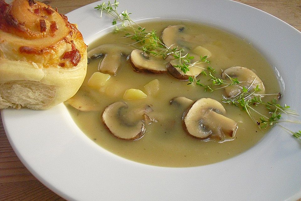 Wiener Kartoffelsuppe mit Pilzen