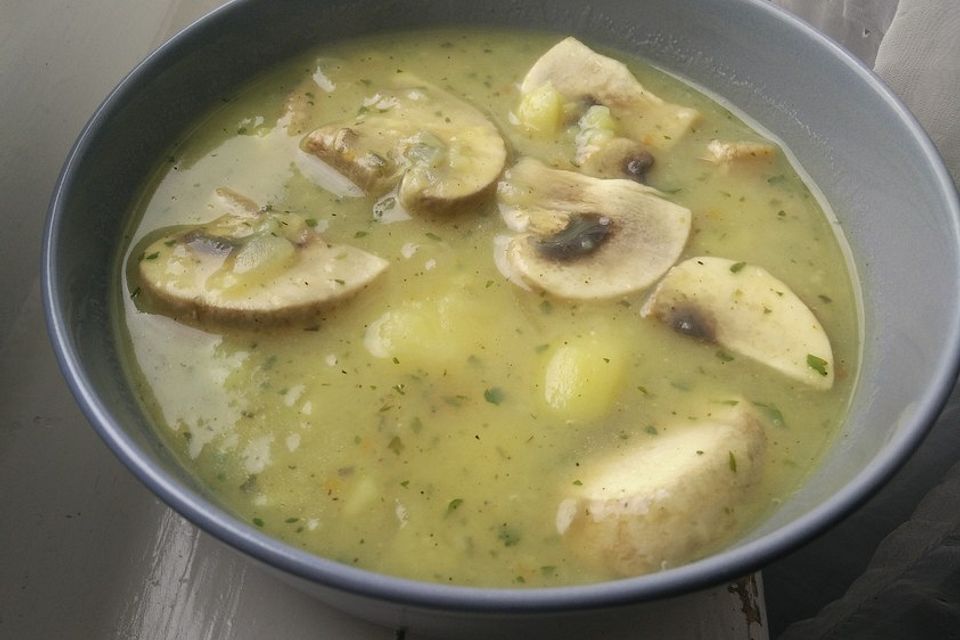 Wiener Kartoffelsuppe mit Pilzen