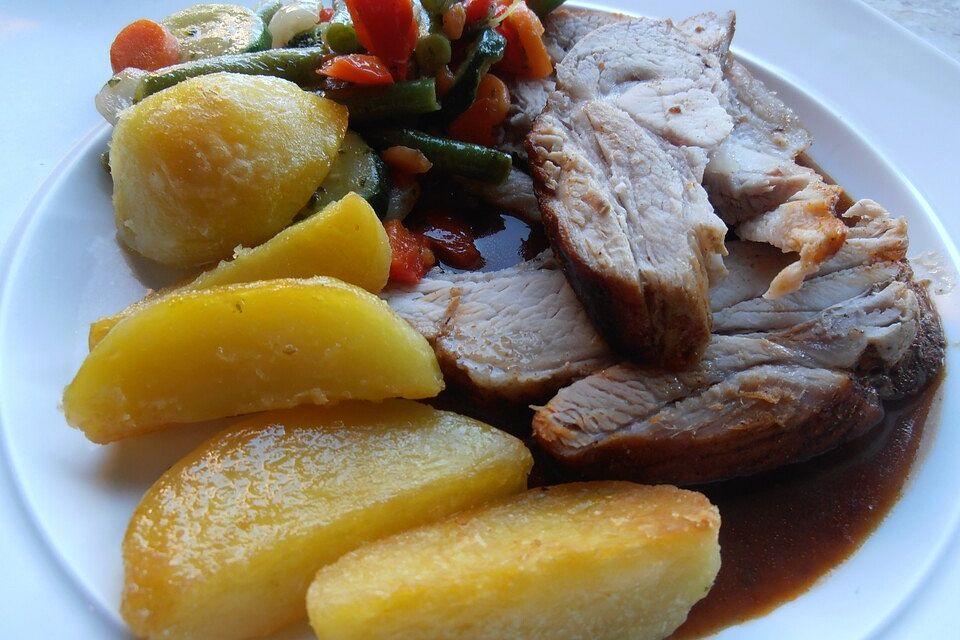 Gefüllter Rippenbraten mit  krosser Schwarte