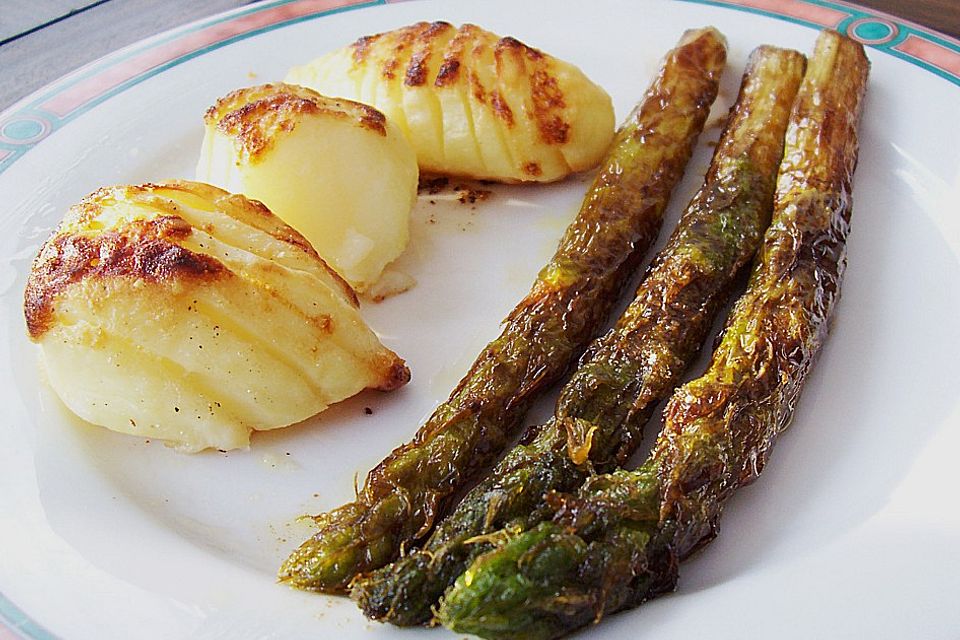 Gebratener grüner Spargel