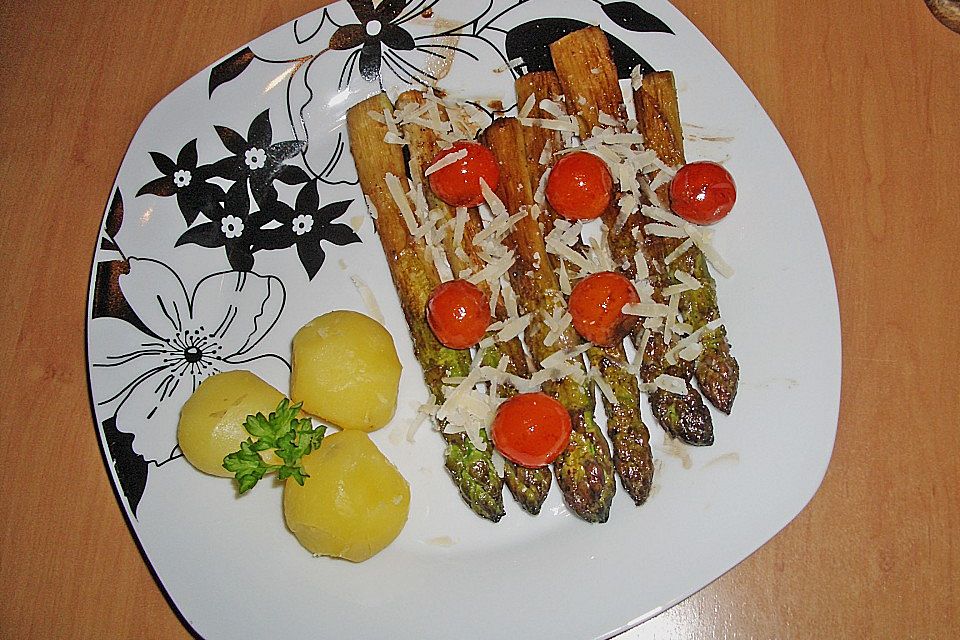 Gebratener grüner Spargel