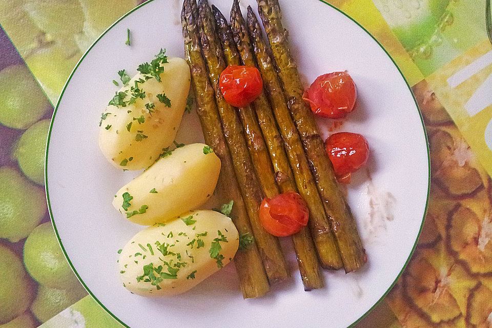 Gebratener grüner Spargel