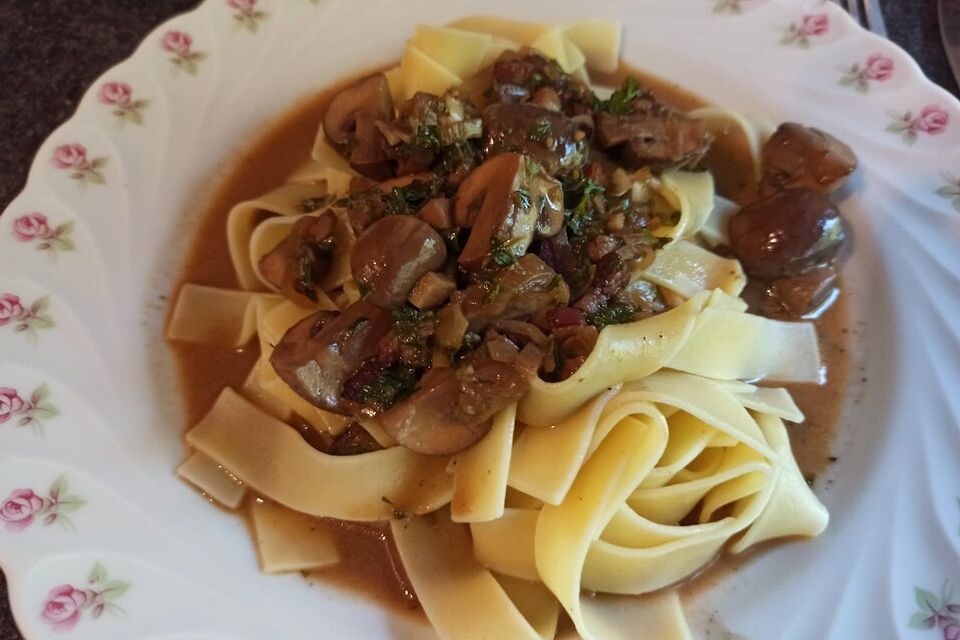 Nudeln mit Champignonsauce Nudeln mit Champignonsauce