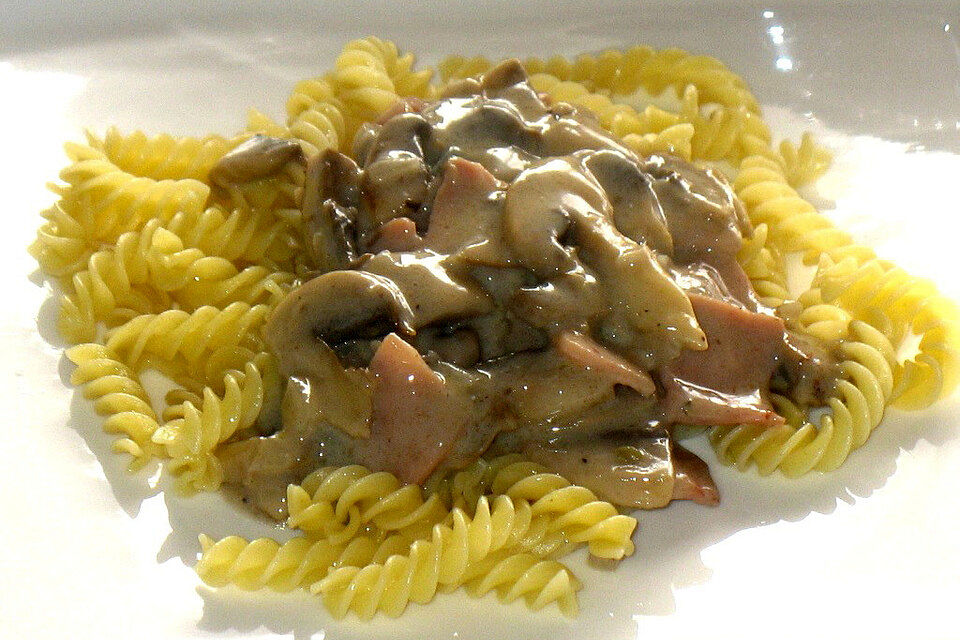 Nudeln mit Champignonsauce Nudeln mit Champignonsauce