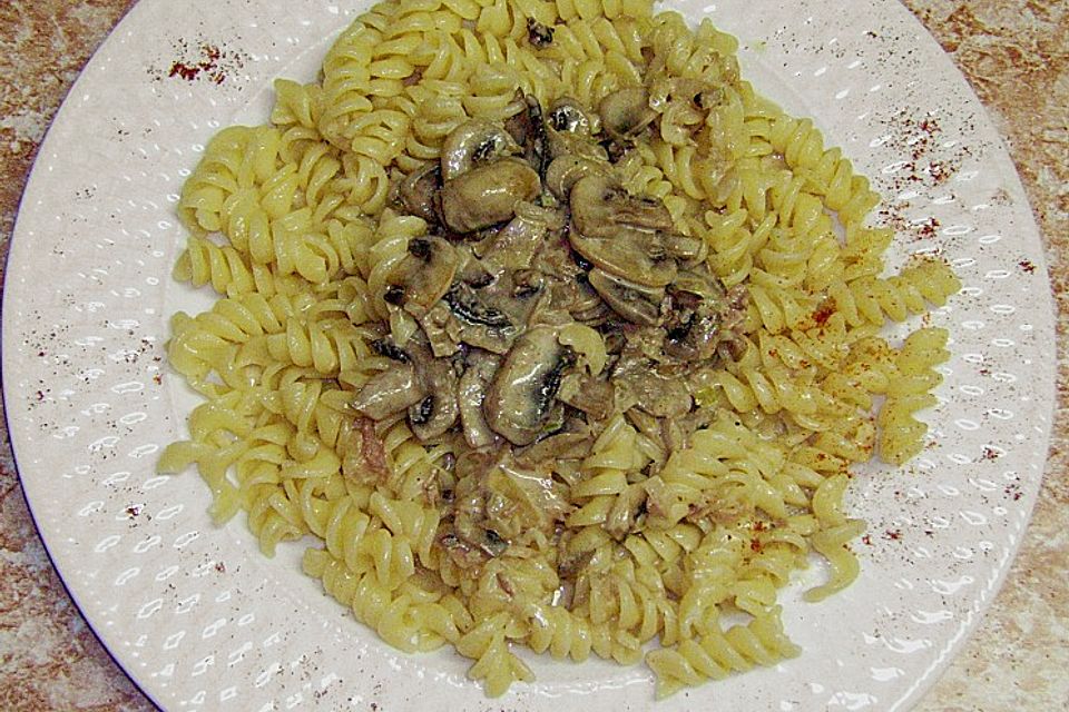 Nudeln mit Champignonsauce Nudeln mit Champignonsauce