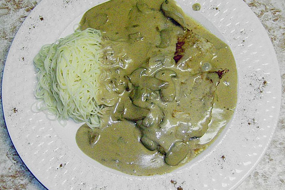 Nudeln mit Champignonsauce Nudeln mit Champignonsauce