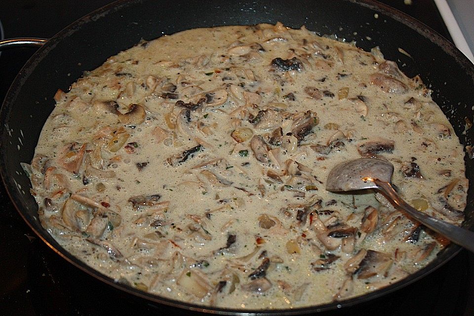 Nudeln mit Champignonsauce Nudeln mit Champignonsauce