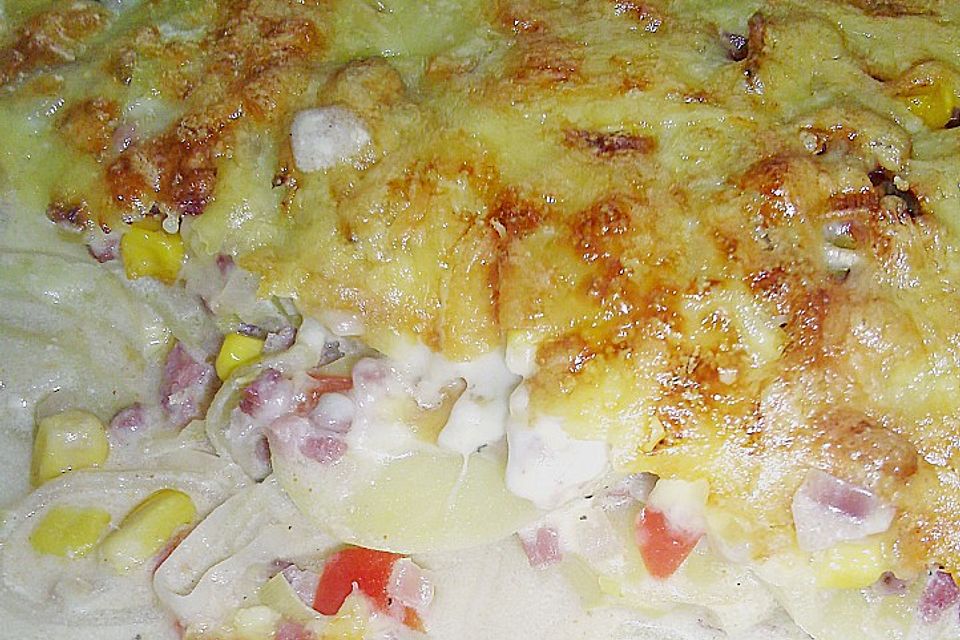 Kartoffelauflauf mit Gemüse und Schinken