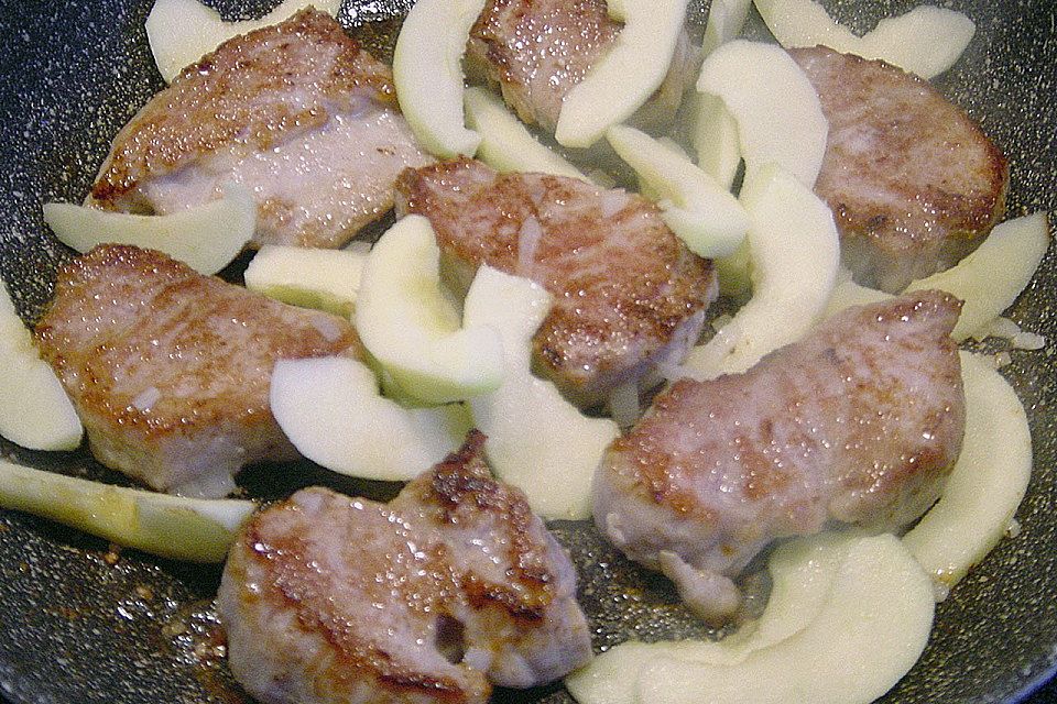 Schweinelendchen mit Calvados flambiert