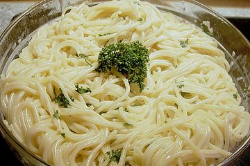 Spaghetti mit Knoblauch - Sahne - Sauce