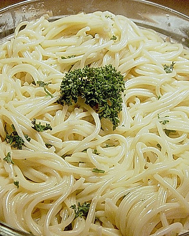 Spaghetti mit Knoblauch - Sahne - Sauce