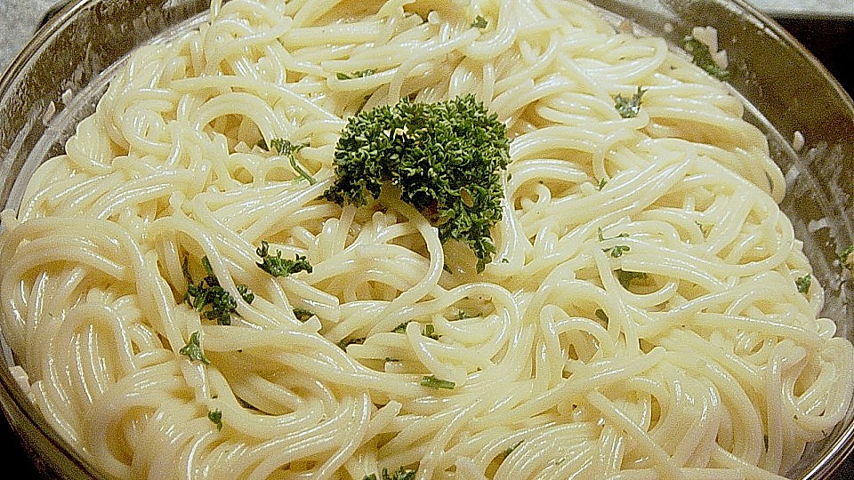 Spaghetti Mit Knoblauch Sahne Sauce Von Latitia Chefkoch