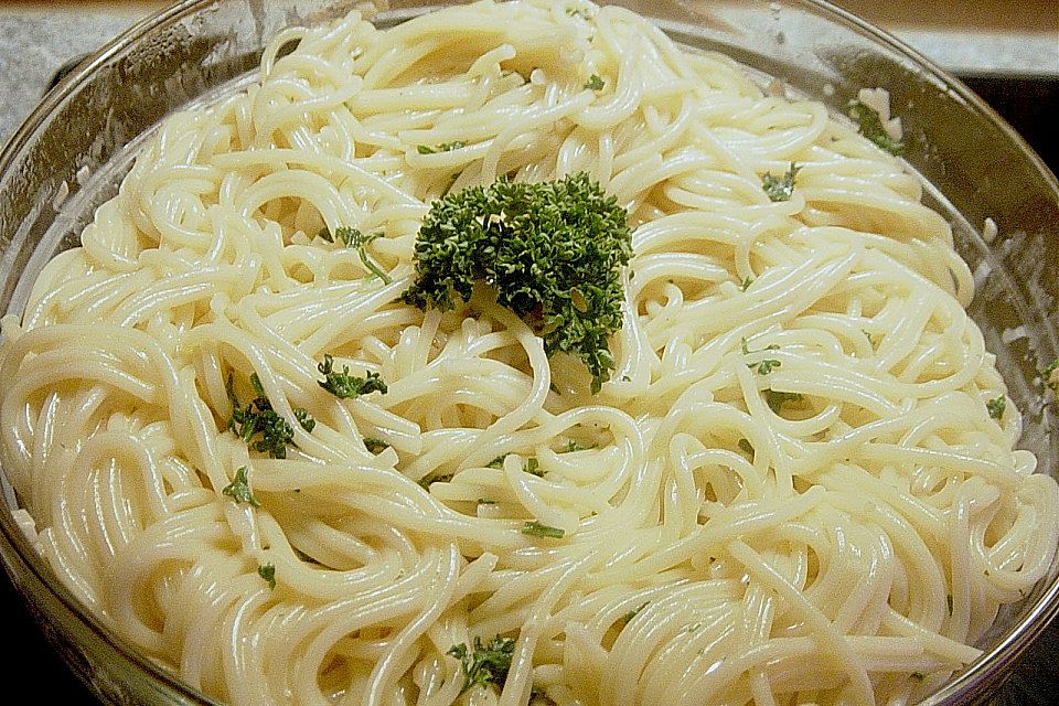 Spaghetti mit Knoblauch - Sahne - Sauce