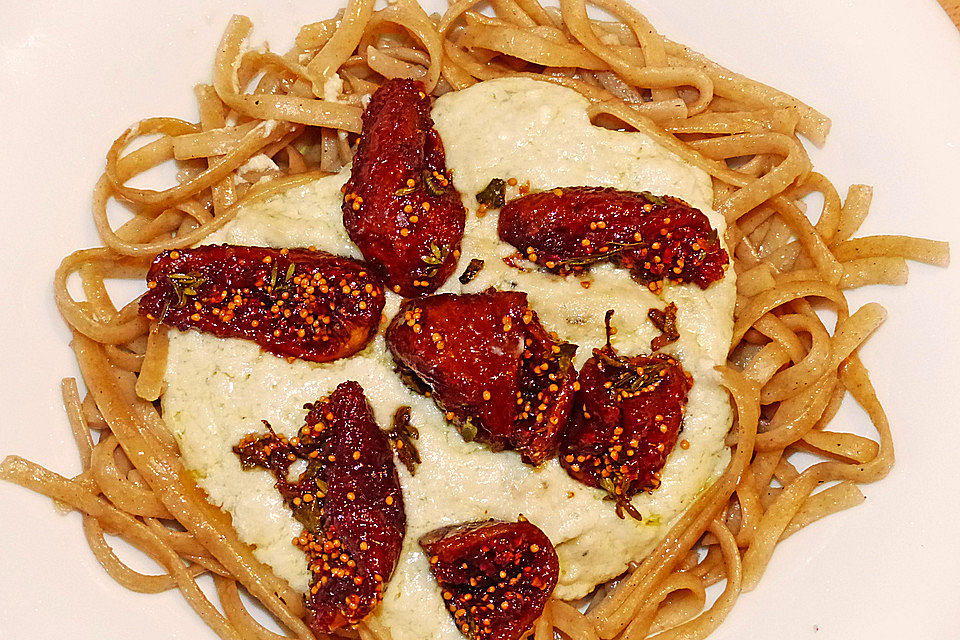 Pasta mit Roquefortsauce und Thymian - Salbei Feigen