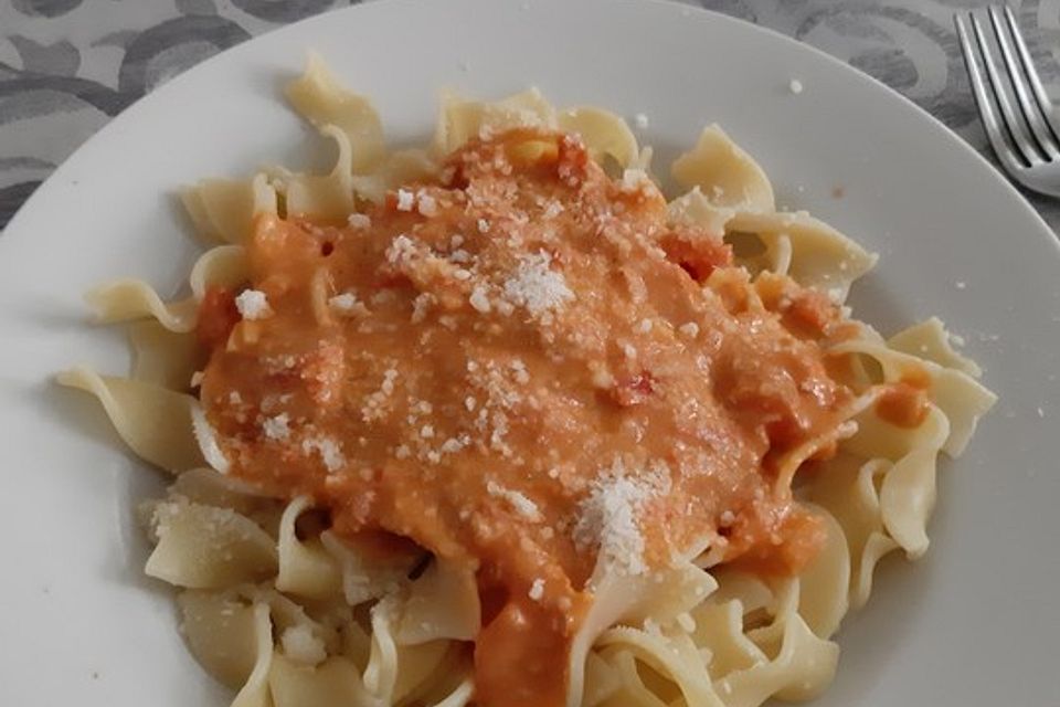 Spaghetti mit Tomaten - Sahne - Pesto