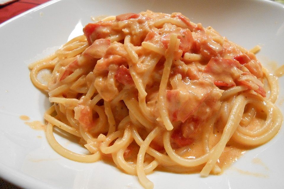 Spaghetti mit Tomaten - Sahne - Pesto