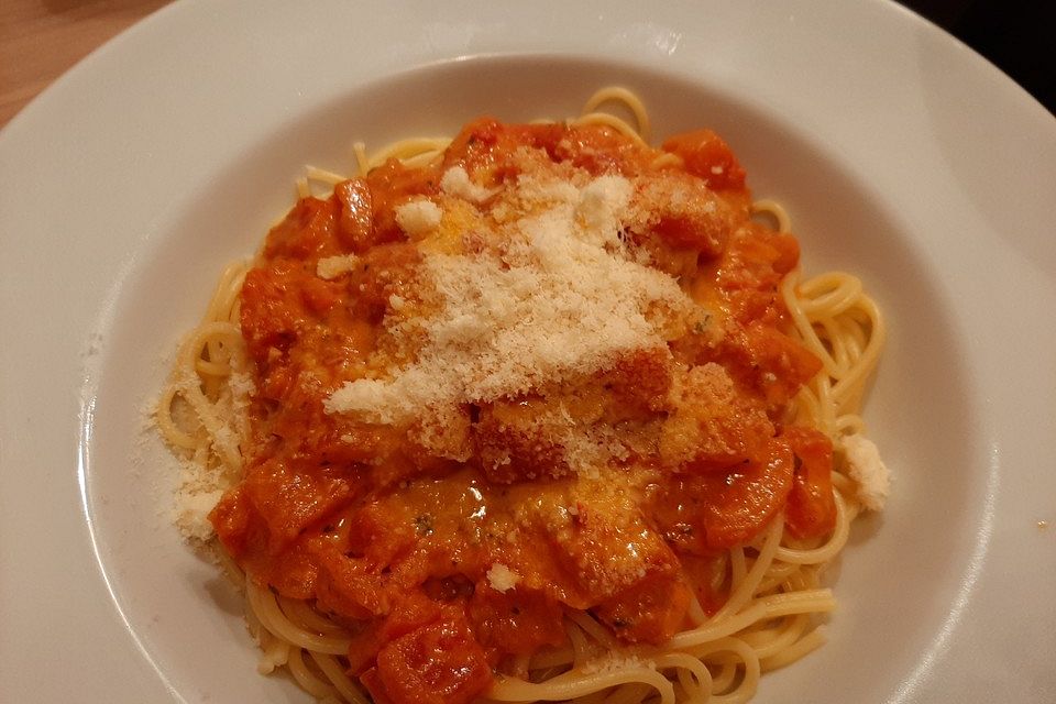 Spaghetti mit Tomaten - Sahne - Pesto