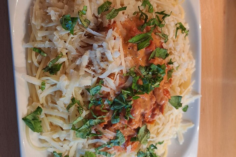 Spaghetti mit Tomaten - Sahne - Pesto