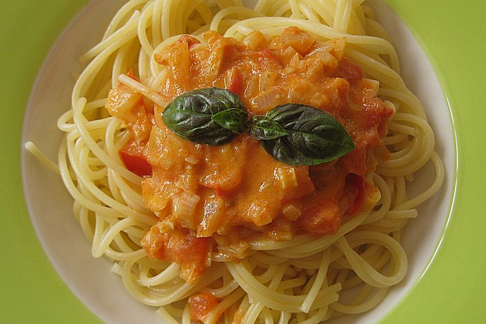 Spaghetti mit Tomaten - Sahne - Pesto