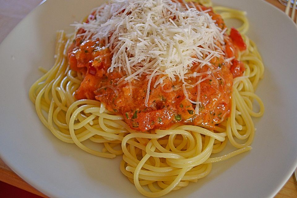 Spaghetti mit Tomaten - Sahne - Pesto