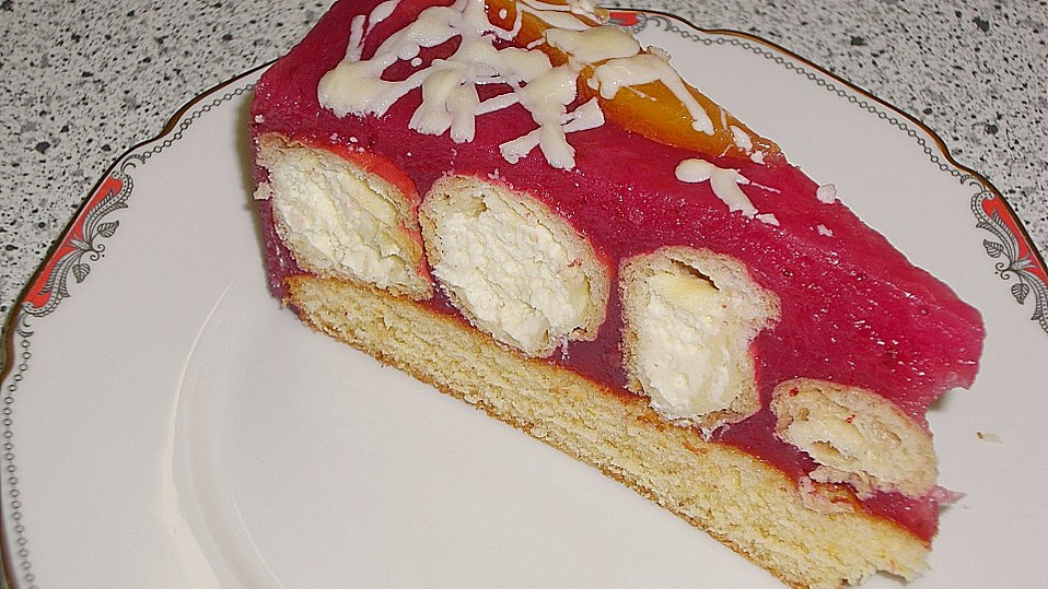 Rote Grütze - Torte gefüllt mit Mini - Windbeutel von schmunz6 Rote Grütze - Torte gefüllt mit Mini - Windbeutel von schmunz6