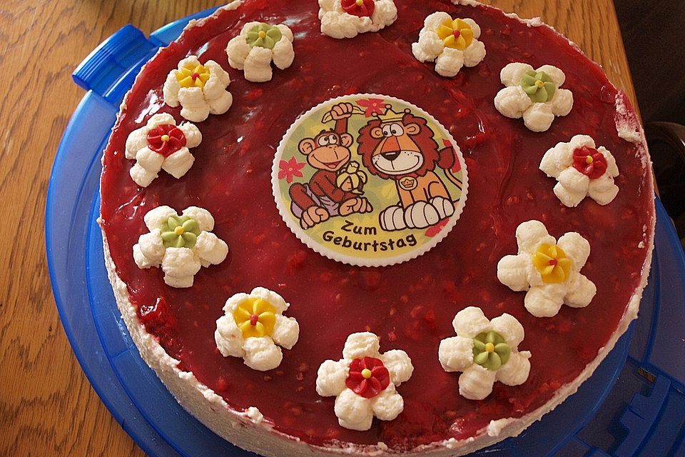 Rote Grütze - Torte gefüllt mit Mini - Windbeutel