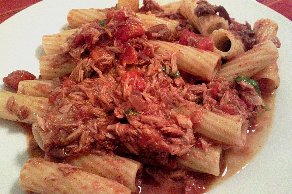 Rigatoni mit Thunfisch, Zimt und Parmesan