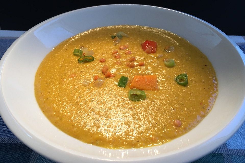 Kürbis-Kokos-Suppe mit roten Linsen