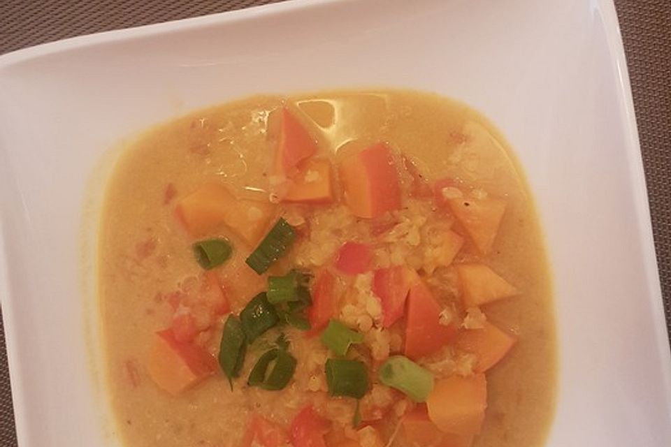 Kürbis-Kokos-Suppe mit roten Linsen