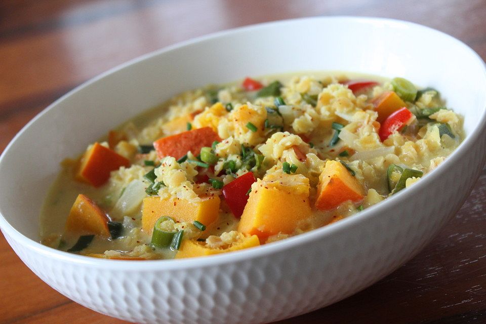 Kürbis-Kokos-Suppe mit roten Linsen