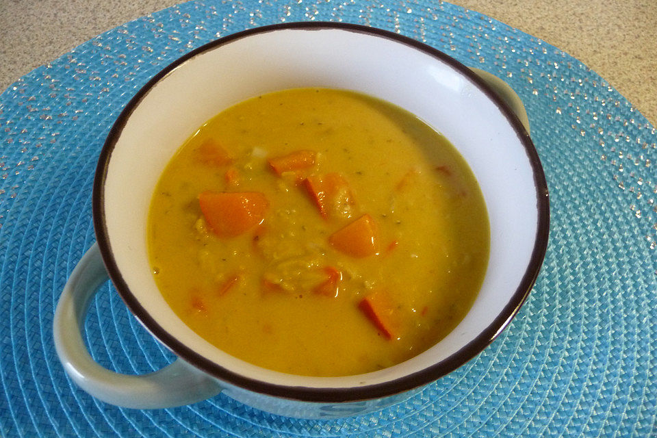 Kürbis-Kokos-Suppe mit roten Linsen