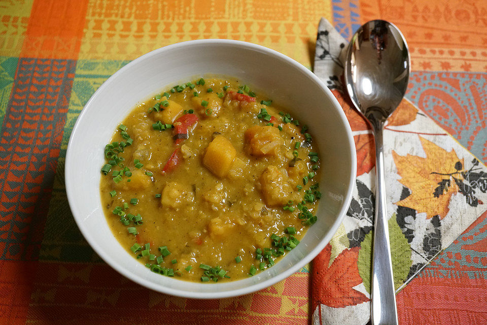 Kürbis-Kokos-Suppe mit roten Linsen