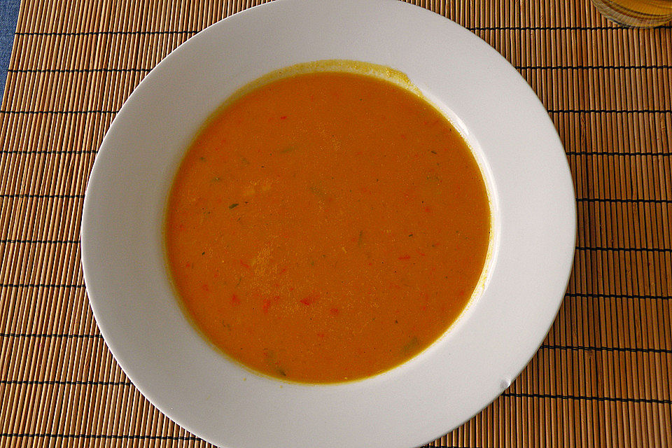 Kürbis-Kokos-Suppe mit roten Linsen