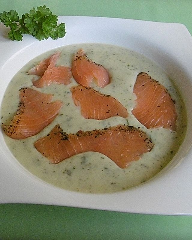 Rahm - Kräuter - Suppe mit geräuchertem Lachs
