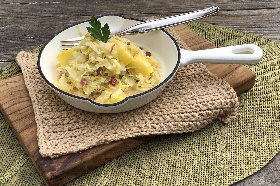 Spitzkohl mit roten Linsen Spitzkohl mit roten Linsen