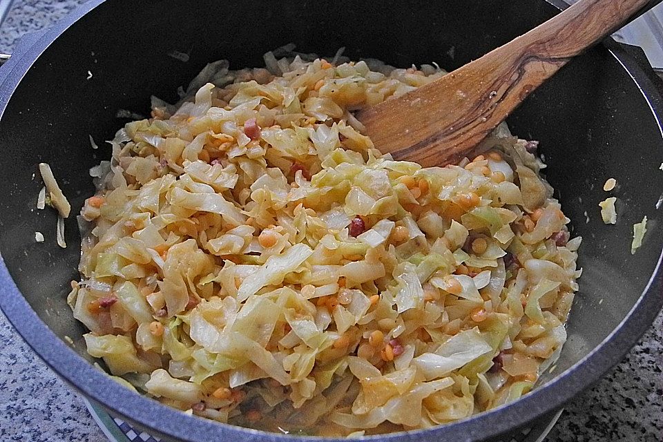 Spitzkohl mit roten Linsen Spitzkohl mit roten Linsen