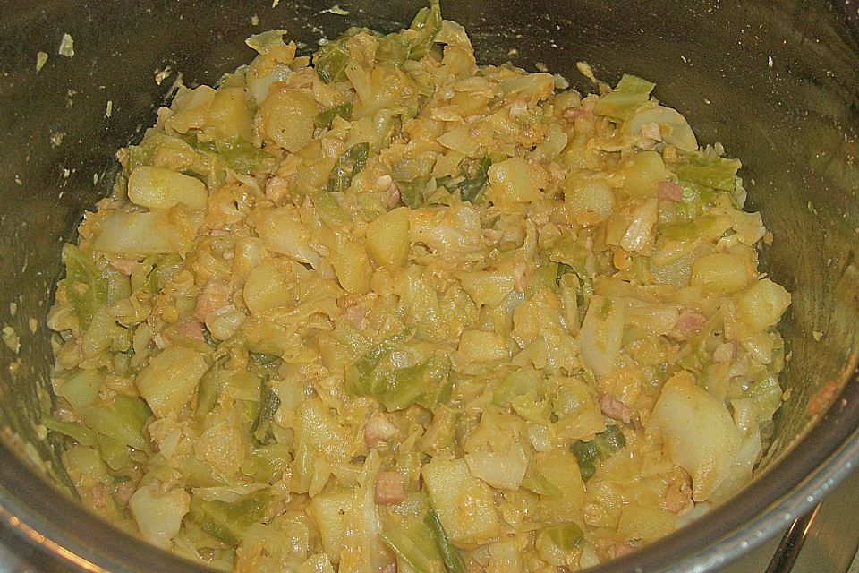 Spitzkohl mit roten Linsen Spitzkohl mit roten Linsen