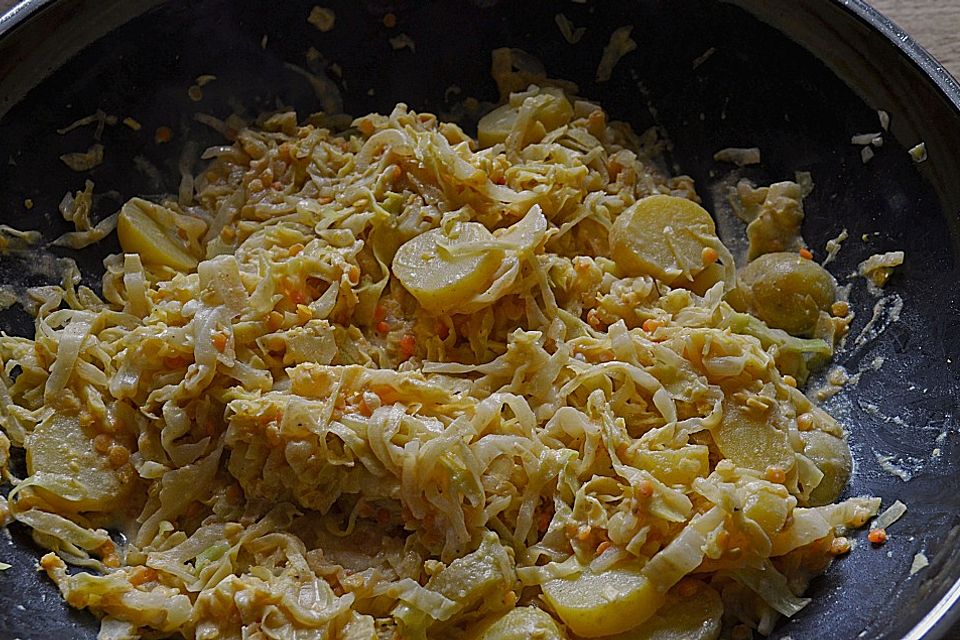 Spitzkohl mit roten Linsen Spitzkohl mit roten Linsen
