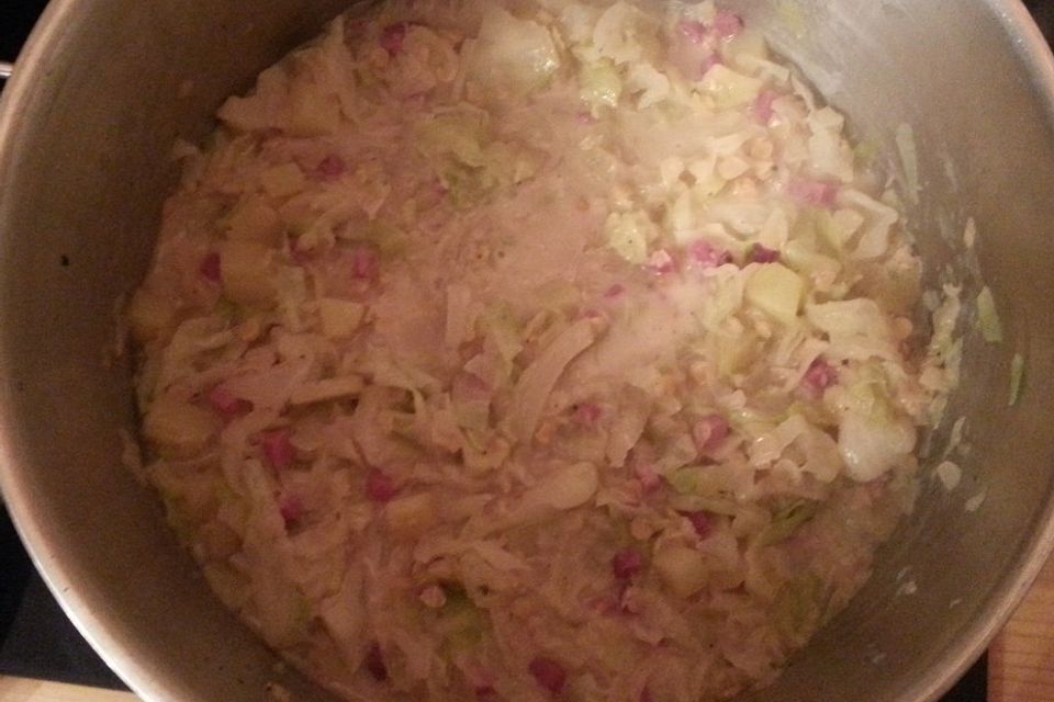 Spitzkohl mit roten Linsen Spitzkohl mit roten Linsen