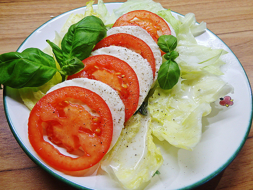 Eisbergsalat mit Tomaten und Mozzarella von Nicky0110| Chefkoch
