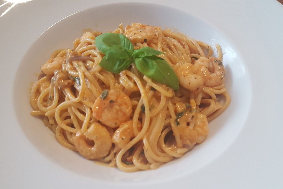 Spaghetti mit Garnelen in Sahnesoße