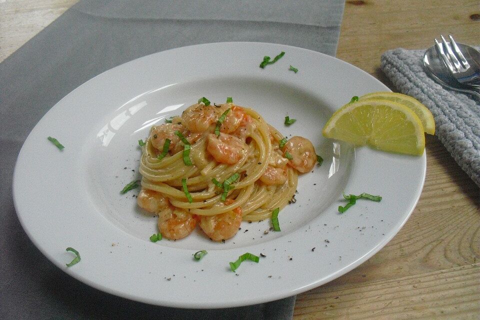 Spaghetti mit Garnelen in Sahnesoße