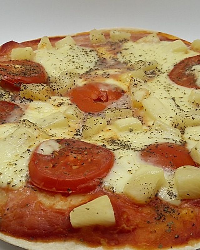 Pizza Ananas - Mozzarella - Basilikum