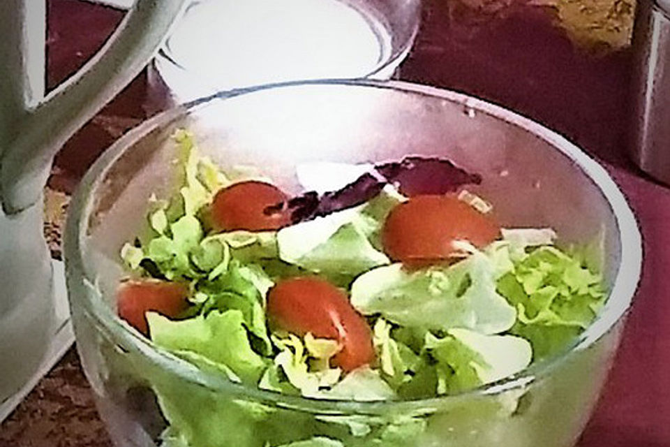 Grüner Salat mit Zucker