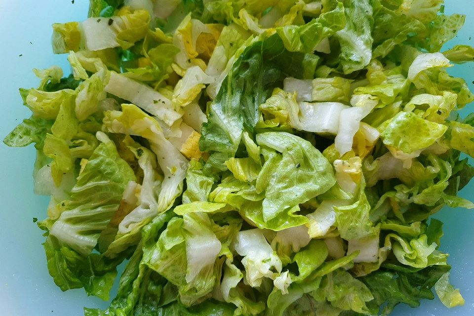 Grüner Salat mit Zucker