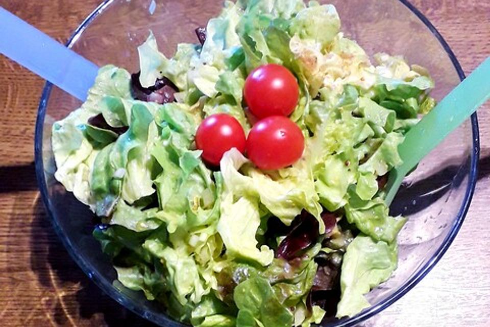 Grüner Salat mit Zucker